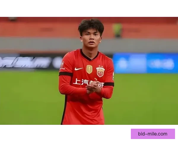 中超赛场大连英博稳健表现持续引领球队向前迈进