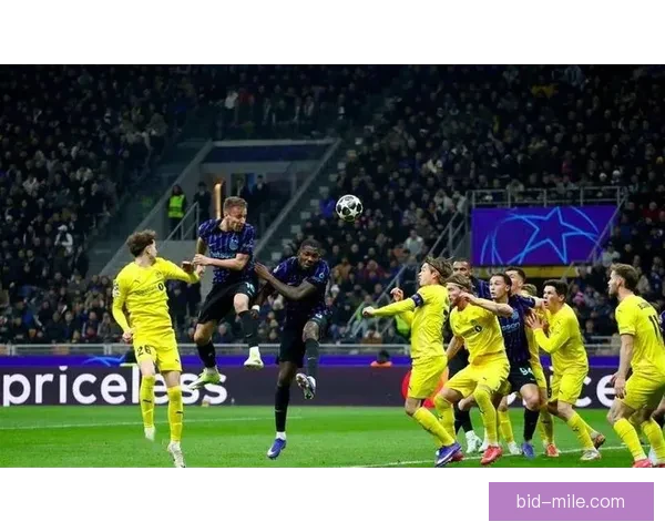 卢克曼欧联决赛上演精彩帽子戏法助球队夺冠荣耀