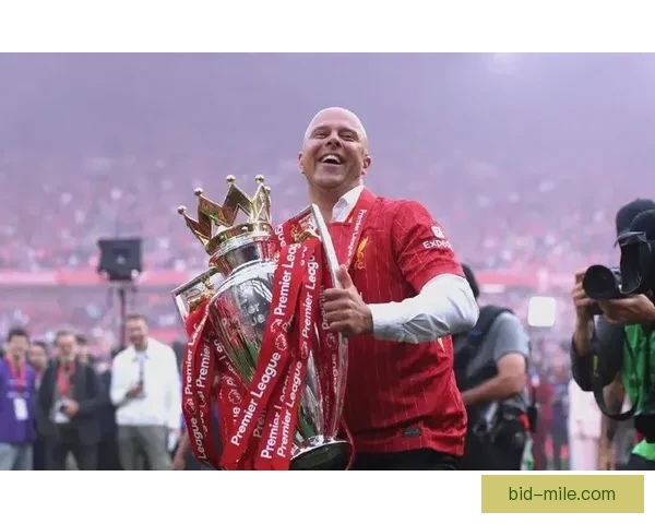 斯洛特执掌利物浦首年即夺英格兰联赛杯荣耀