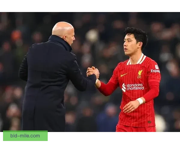 远藤航在利物浦中场展现关键拦截能力助力球队掌控节奏